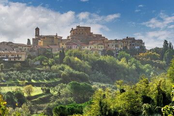 Fototapeta na wymiar Panoramic view of the picturesque Tuscan village of Lari, Pisa, Italy