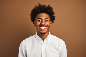 Obraz premium Studio portrait, 21-year-old black young man smiling