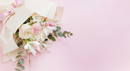 Obraz na płótnie Canvas Beautiful bouquet on pink background
