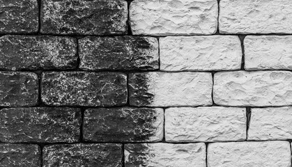 Bunte Farbe an einer Natursteinwand