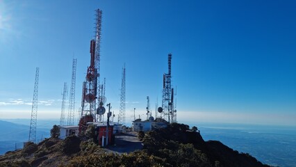 Torres repetidora de señal de radio y TV en el Volcán Barú en boquete panama.
