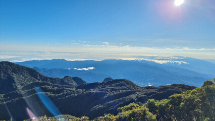 Espectacular Vista panorámica de la cordillera desde la cima del Volcán Barú en panama.
