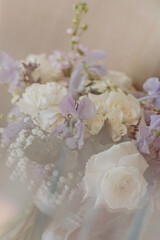 Bouquet de fleurs mauves et blanches