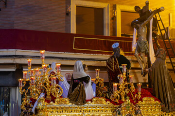Obraz premium paso de misterio de la hermandad de la Trinidad en la semana santa de Sevilla