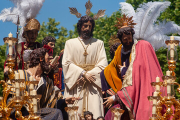 paso de misterio de la hermandad del Carmen doloroso, semana santa en Sevilla	