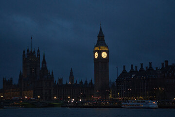 Fototapeta na wymiar London skyline featuring iconic landmarks
