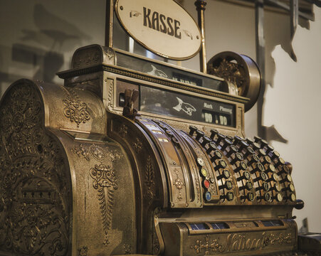 Alte Kasse - Vintage Cash Register - Kasse - Background - Concept - Shop - Retro - Old - Antike  - Registrierkasse - Antique 