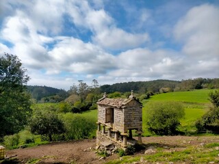 Fototapeta na wymiar Hórreo tradicional de Galicia