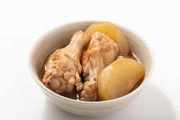 鶏手羽元と大根の煮物