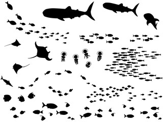 魚の群れと水棲動物のデフォルメシルエットイラスト © 麻由美 八木