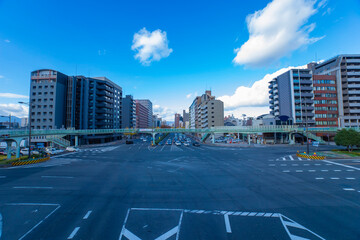 Obraz premium A traffic jam at the large crossing in Kyoto wide shot