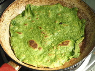 pan frying green spinach tortilla