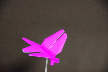 日本の折り紙、赤とんぼ