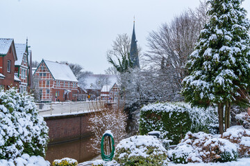 Brücke im Sturm