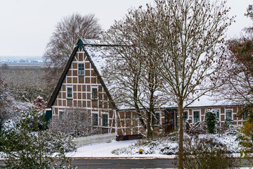 Reedachhaus Bauernhaus im Winter
