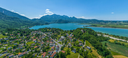 Fototapeta na wymiar Panoramablick auf Kochel am See in der Region Tölzer Land am bayerischen Alpenrand
