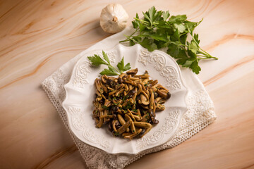sautéed chiodini mushroom with parsley and garlic - 737011021