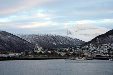 Winterliche Berge von Tromsö, Eismeerkathedrale, Stadt,  Norwegen, Schnee, Meer, Stadt, Europa
