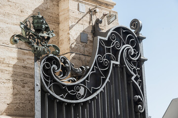 Eisernes Gittertor am Petersdom in Rom, Vatikan