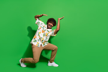 Full length photo of handsome young guy push up heavy empty space wear trendy citrus print garment isolated on green color background