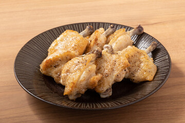 骨付きチキンの塩焼き（手羽先の下処理済み）