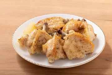 骨付きチキンの塩焼き（手羽先の下処理済み）