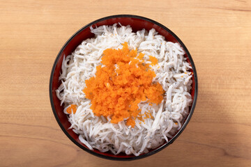 釜揚げしらすととびっこ丼