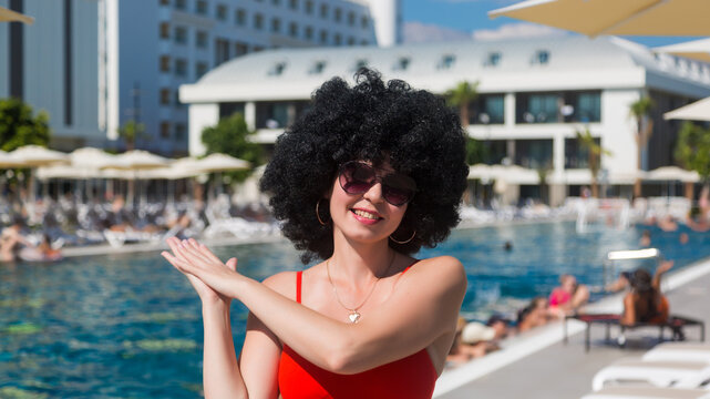 Aerobics, beach volleyball, fitness classes, swimming and other sports are also included in the activities animators