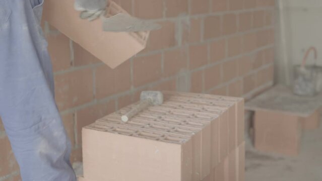 Trabalhadores em obra de constru&ccedil;&atilde;o