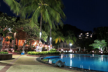 【プーケット】幻想的なリゾートプールの夜景