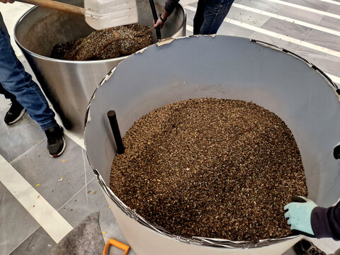 large flowerpots on pallets for transplanting plants, trees. heavy roots and the trunk must be dug up and transferred to a second, larger container, a flower pot.