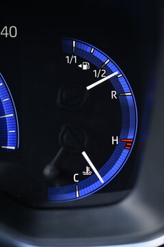 The arrow is available on the left side indicates that the car’s filler cap is available on the car’s left side     