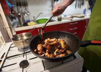 Making caramelized chicken wings