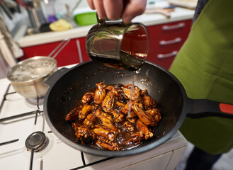 Making caramelized chicken wings