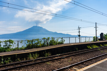 竜ヶ水駅から見る桜島の風景（鹿児島市）