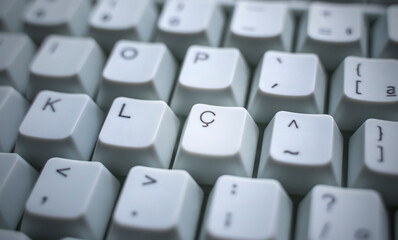 c cedilla of the keyboard in the center highlighted