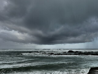 Plage et vagues lors d'une tempête