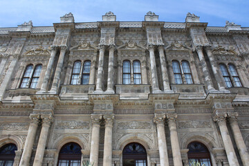Obraz premium the old facade of an important museum in İstanbul