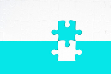 Obraz premium Completing the Puzzle: Last Piece to Insert