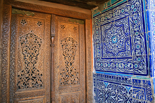 Ancient Uzbek wood carving and tiles