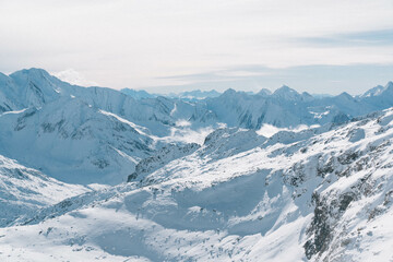 Gebirge im Schnee