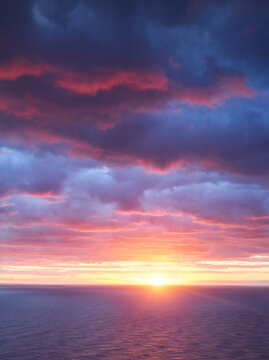 Sonnenaufgang über dem Mittelmeer, Mallorca, Balearen, Spanien