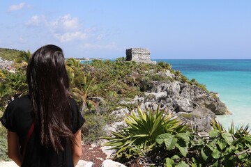 Jeune femme à Tulum - Mexique
