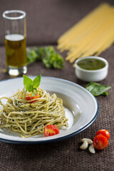 spaghetti with pesto sauce