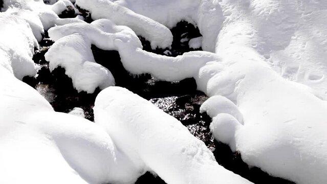 凍てつくせせらぎ