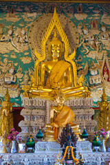 Fototapeta premium ワット シーウトゥムポン ナコンサワン・タイ วัดศรีอุทุมพร Nakhon Sawan, Thailand