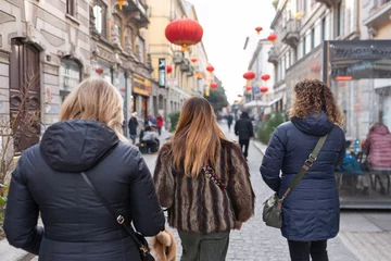 Fensteraufkleber Tourists stroll through Milan's Chinatown © Néstor MN