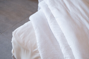 Obraz premium Hotel room Interior with white bed and blankets