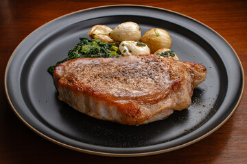 	ポークソテー　ステーキ　ガーリック　俯瞰