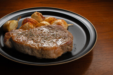 ポークソテー　ステーキ　ガーリック　俯瞰